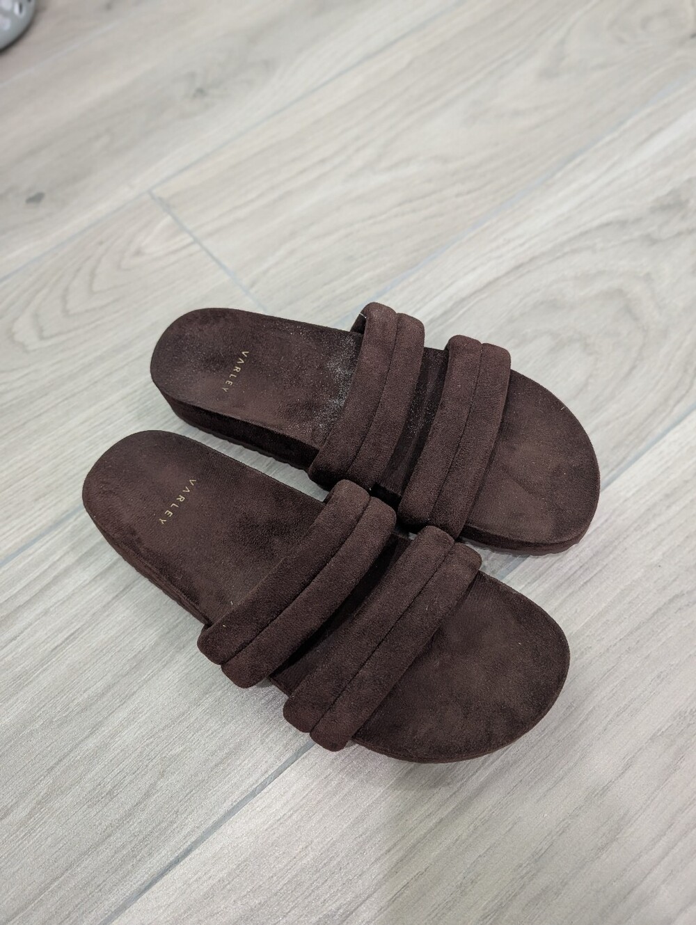 Varley Giles Dark Brown Quilted Slides Size 10